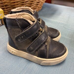UGG Toddler Rennon II Leather Sneaker | Size 6